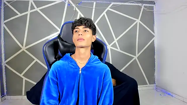 oliverhot2005 online show from December 2024 06:09:02 PM