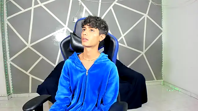 oliverhot2005 online show from December 2024 09:16:01 PM