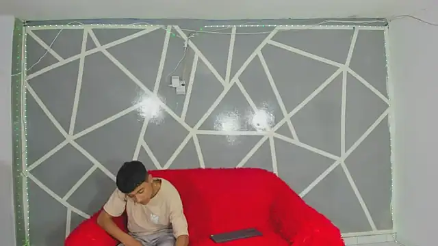 oliverhot2005 online show from January 2025 08:59:01 PM