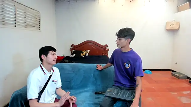 oliverhot2005 online show from February 2025 09:04:01 PM