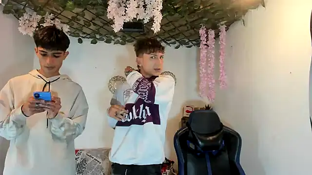 oliverhot2005 online show from October 2025 10:51:02 PM