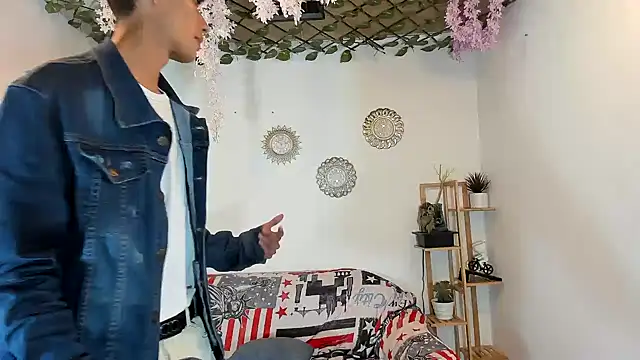 oliverhot2005 online show from November 2025 09:59:01 PM