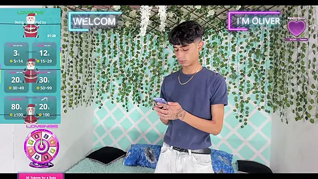 oliverhot2005 online show from December 2025 03:40:02 PM