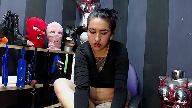 LucyStrike  online show from December 2024 04:10:02 AM