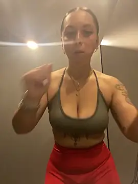 Luccreccia  online show from December 2025 02:46:01 PM