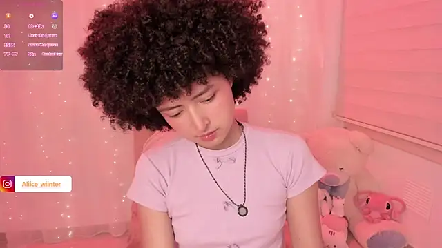 Snapshot of Alice_winter_ chatting on November 2025 06:24:02 PM Alice winter online show from November 2025 06:24:02 PM