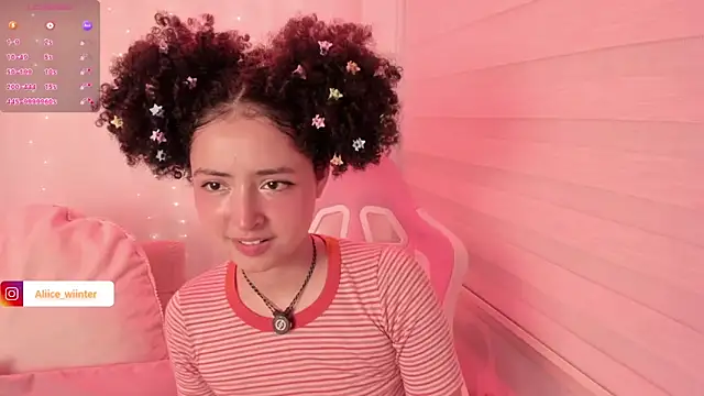 Snapshot of Alice_winter_ chatting on December 2025 06:14:03 PM Alice winter online show from December 2025 06:14:03 PM