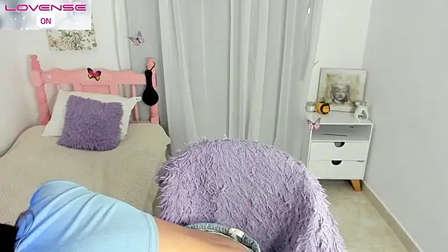 cute roxy online show from October 2025 01:28:01 AM