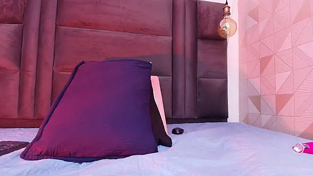 hot dione online show from October 2025 07:11:01 PM