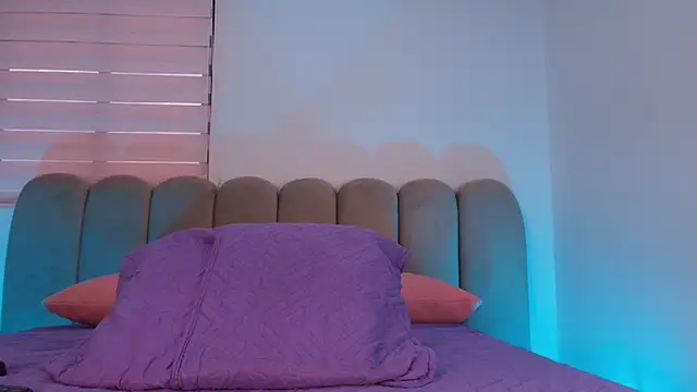 hot dione online show from November 2025 07:16:02 PM