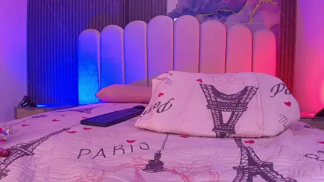 hot dione online show from April 2026 08:09:02 PM