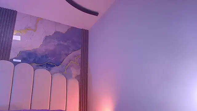 hot dione online show from April 2026 07:15:02 PM