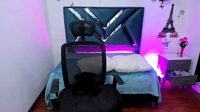 Alessandraa ferri  online show from February 2025 10:42:01 PM