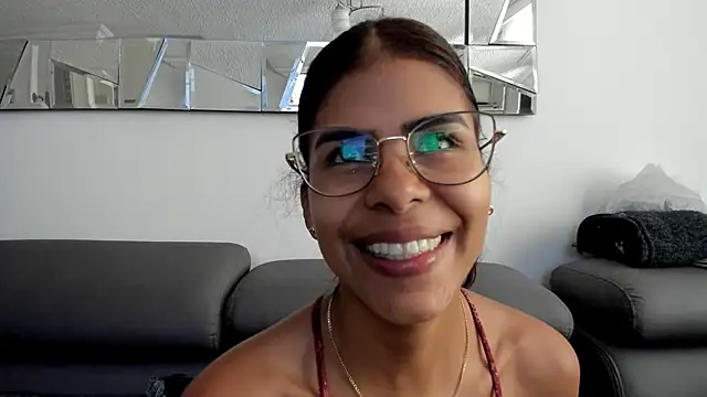 Snapshot of karlina_charlotte1 chatting on March 2025 01:01:02 PM karlina charlotte1 online show from March 2025 01:01:02 PM