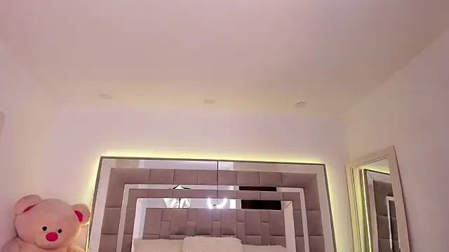 Snapshot of Nicolle_foxy chatting on February 2025 09:04:01 PM Nicolle foxy online show from February 2025 09:04:01 PM