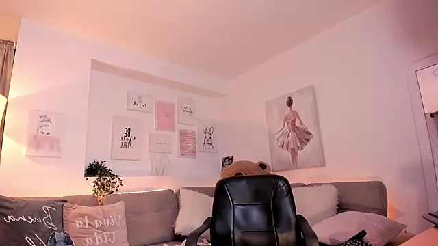 Snapshot of Nicolle_foxy chatting on February 2025 02:05:02 AM Nicolle foxy online show from February 2025 02:05:02 AM