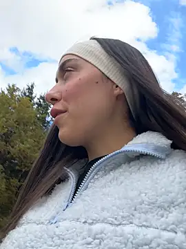 Snapshot of emiliasommer chatting on October 2025 01:25:01 PM emiliasommer online show from October 2025 01:25:01 PM