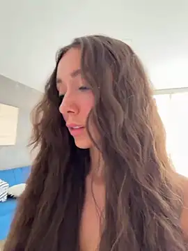 emiliasommer online show from August 2026 07:39:01 PM