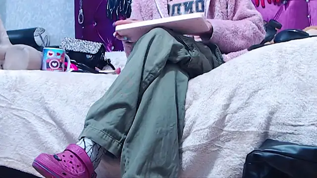 AyshaScott online show from April 2026 01:01:01 PM