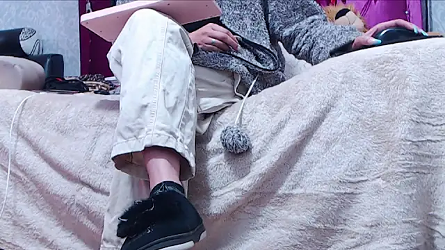 AyshaScott online show from April 2026 01:01:01 PM