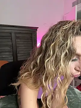 Snapshot of BrattyBae_xo chatting on January 2025 07:54:01 PM BrattyBae xo online show from January 2025 07:54:01 PM