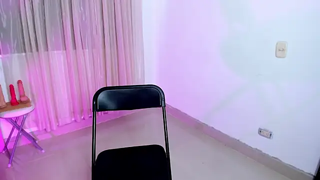 Snapshot of vale_kross chatting on February 2026 07:07:01 PM vale kross online show from February 2026 07:07:01 PM