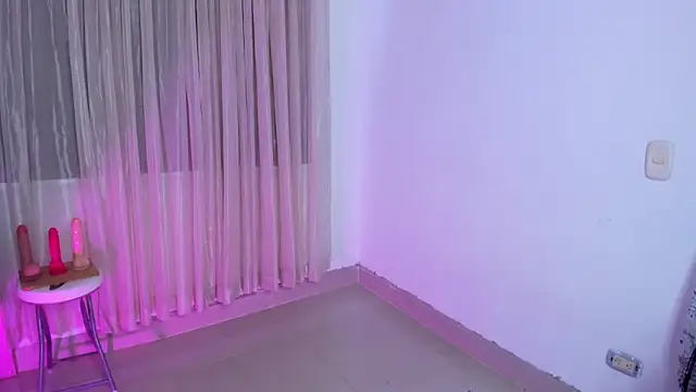 Snapshot of vale_kross chatting on March 2026 01:18:01 PM vale kross online show from March 2026 01:18:01 PM