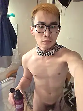 Moby Yik online show from April 2026 03:42:02 AM