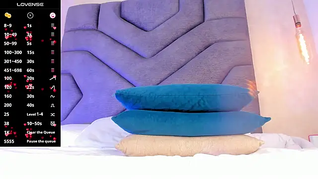 Snapshot of AilishBenson chatting on October 2025 08:42:01 PM AilishBenson online show from October 2025 08:42:01 PM