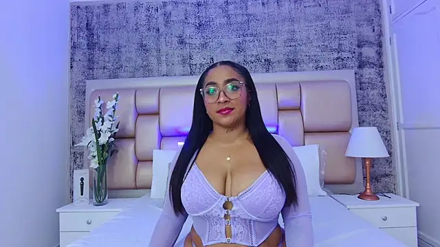 Snapshot of KateVenegas chatting on January 2025 03:00:02 PM KateVenegas online show from January 2025 03:00:02 PM