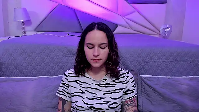 Snapshot of AnnyThompson_ chatting on January 2025 11:30:01 PM AnnyThompson online show from January 2025 11:30:01 PM