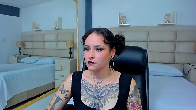 Snapshot of AnnyThompson_ chatting on October 2025 09:06:01 PM AnnyThompson online show from October 2025 09:06:01 PM