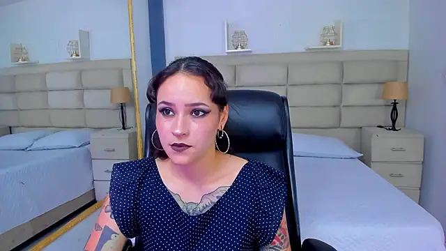 Snapshot of AnnyThompson_ chatting on October 2025 09:27:01 PM AnnyThompson online show from October 2025 09:27:01 PM