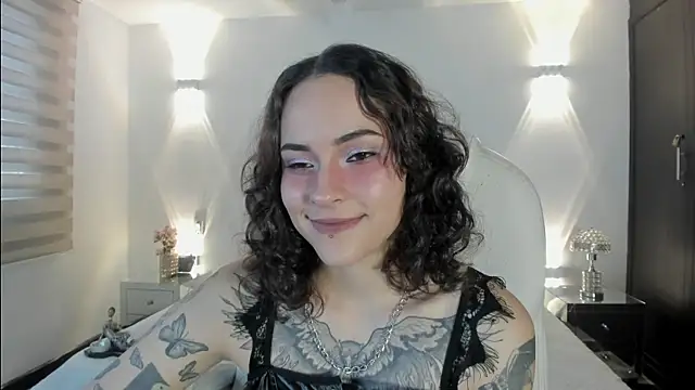 AnnyThompson  online show from February 2026 10:04:01 PM