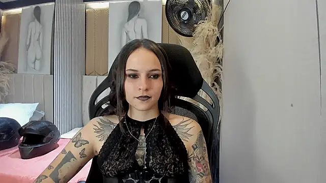 AnnyThompson  online show from April 2026 10:19:02 PM