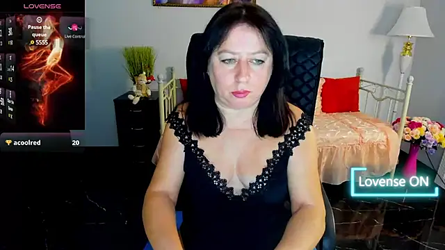 Snapshot of Julia_Dean chatting on January 2025 03:55:01 PM Julia Dean online show from January 2025 03:55:01 PM