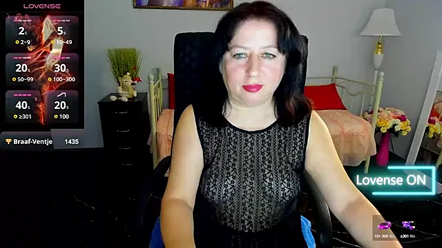 Snapshot of Julia_Dean chatting on February 2025 04:22:01 PM Julia Dean online show from February 2025 04:22:01 PM