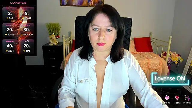 Snapshot of Julia_Dean chatting on February 2025 04:25:01 PM Julia Dean online show from February 2025 04:25:01 PM