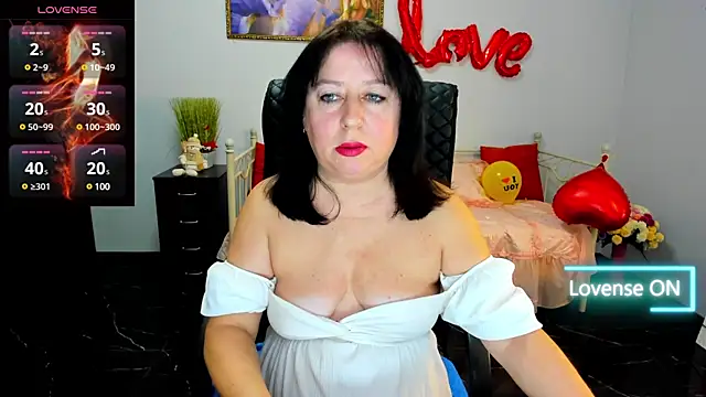 Snapshot of Julia_Dean chatting on February 2025 01:26:02 PM Julia Dean online show from February 2025 01:26:02 PM
