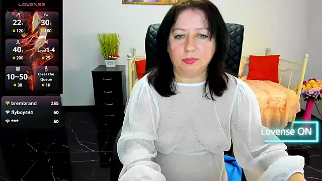 Snapshot of Julia_Dean chatting on March 2025 01:17:01 PM Julia Dean online show from March 2025 01:17:01 PM