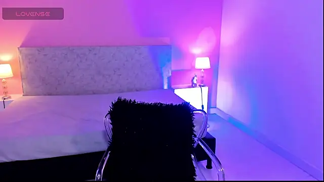 BlakmillerrGilson online show from September 2025 08:11:02 PM