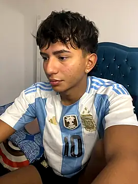 Leonarrrd 01 online show from October 2025 10:32:02 PM