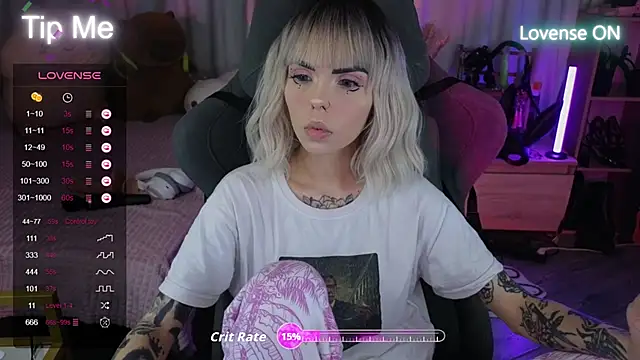 Snapshot of Kerry_Kirk chatting on September 2025 08:14:01 PM Kerry Kirk online show from September 2025 08:14:01 PM