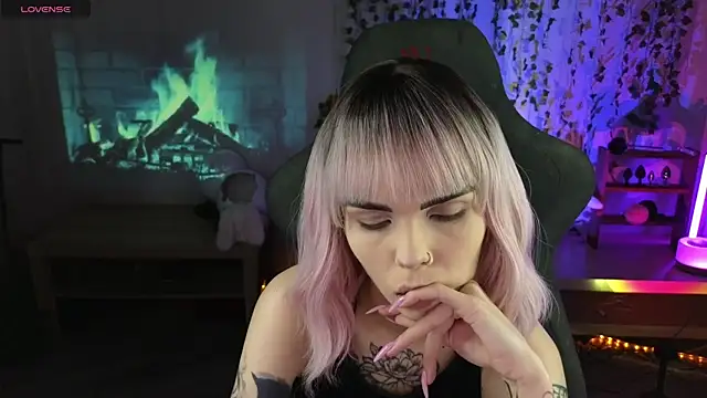 Kerry Kirk online show from April 2026 09:57:02 PM