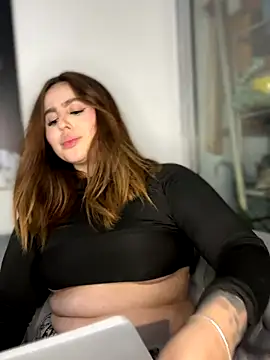 Snapshot of ValerieHilton chatting on October 2025 12:44:02 AM ValerieHilton online show from October 2025 12:44:02 AM