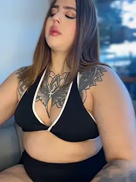 Snapshot of ValerieHilton chatting on October 2025 09:42:02 PM ValerieHilton online show from October 2025 09:42:02 PM