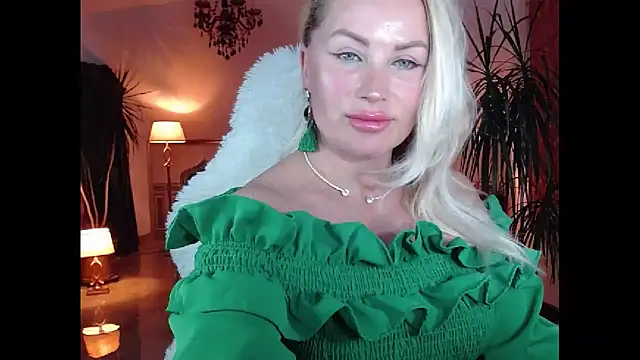 Snapshot of eyesangel22 chatting on December 2024 07:39:02 AM eyesangel22 online show from December 2024 07:39:02 AM
