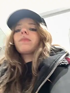 LoraaDoll online show from November 2025 03:33:02 PM