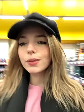 LoraaDoll online show from November 2025 04:36:01 PM