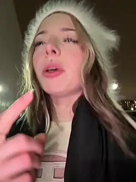 LoraaDoll online show from December 2025 05:41:01 PM